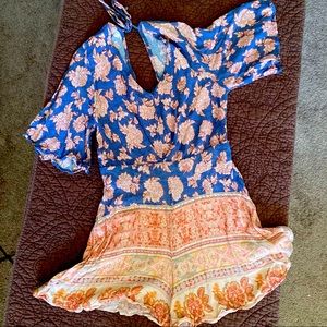 Romper, X small, flowery and feminine⭐️💕